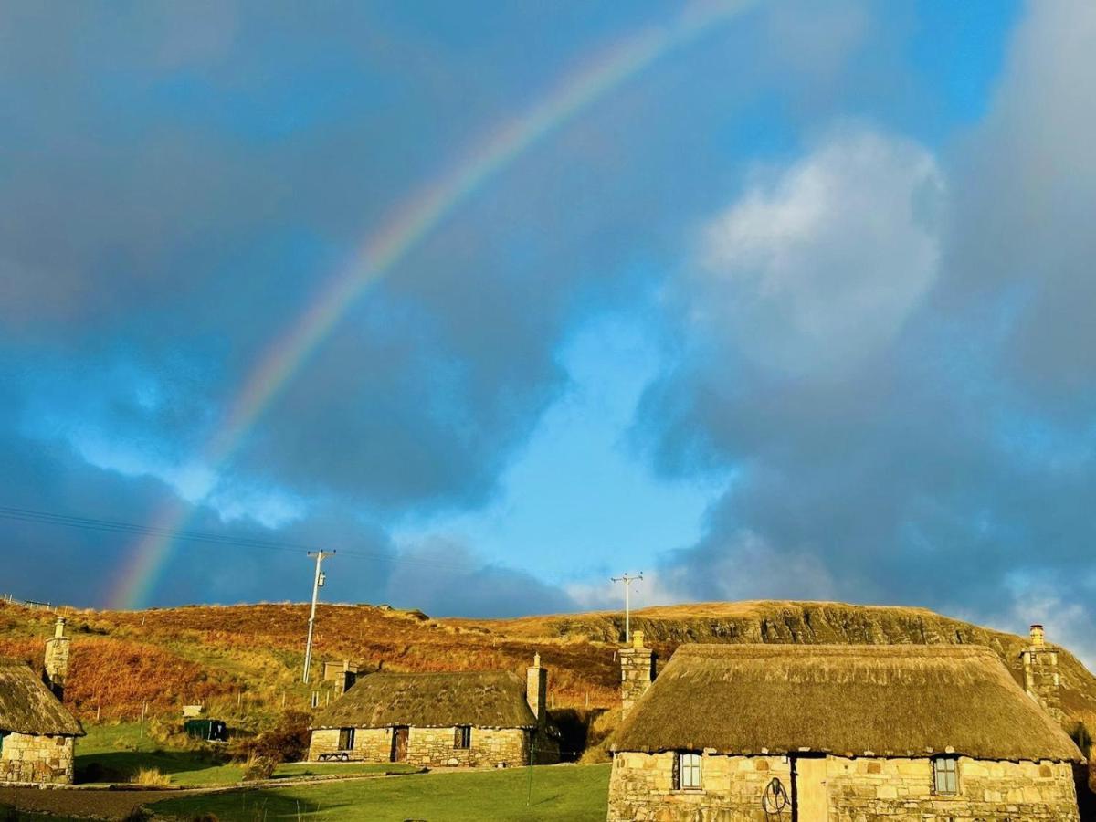 Tigh Mairi At Mary'S Thatched Cottages Elgol Екстериор снимка