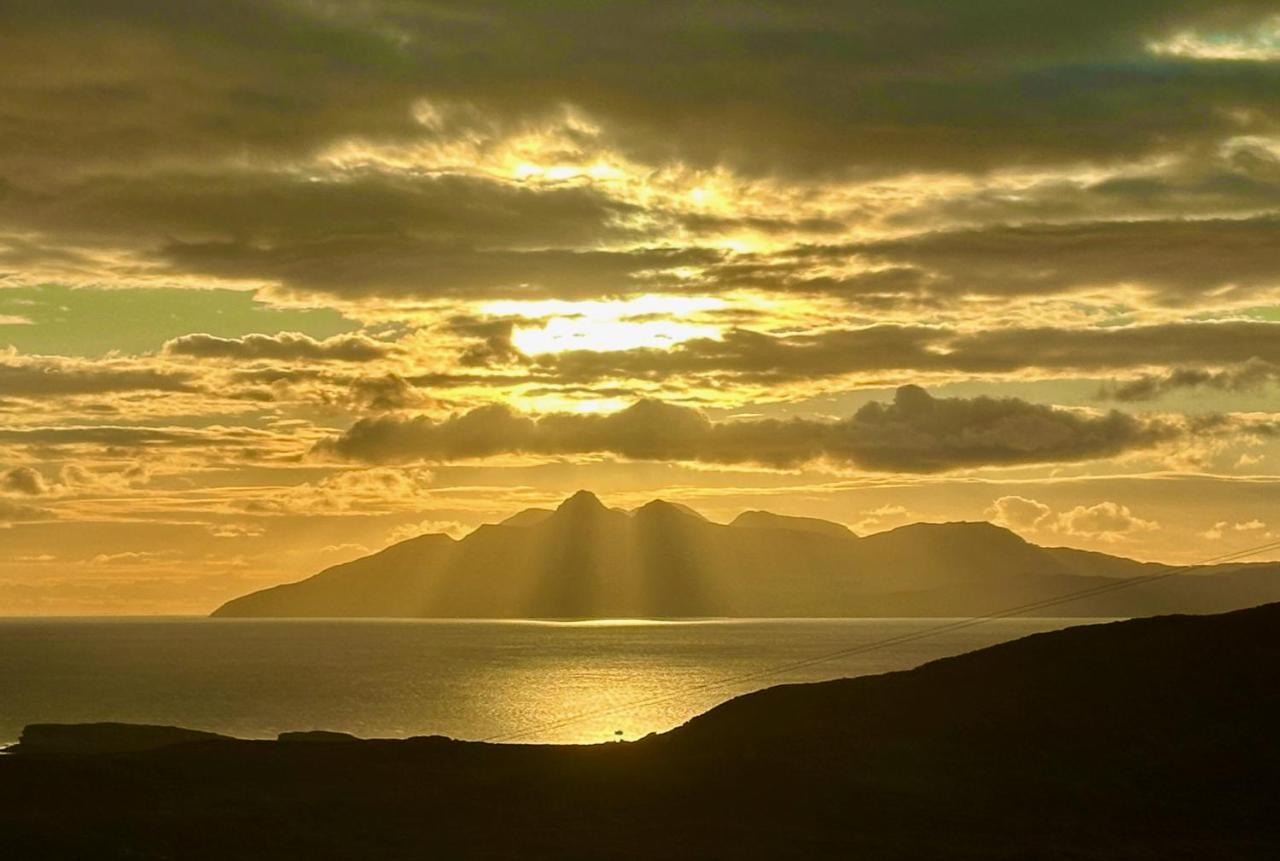 Tigh Mairi At Mary'S Thatched Cottages Elgol Екстериор снимка
